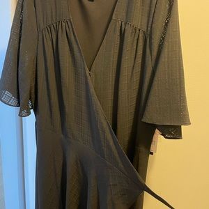 NWT IMNYC Isaac Mizrahi Flutter Sleeve Wrap Dress Black. Size Large.